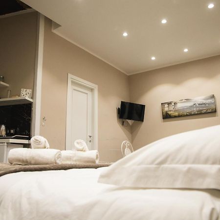 Residence Black & White Наполи Екстериор снимка
