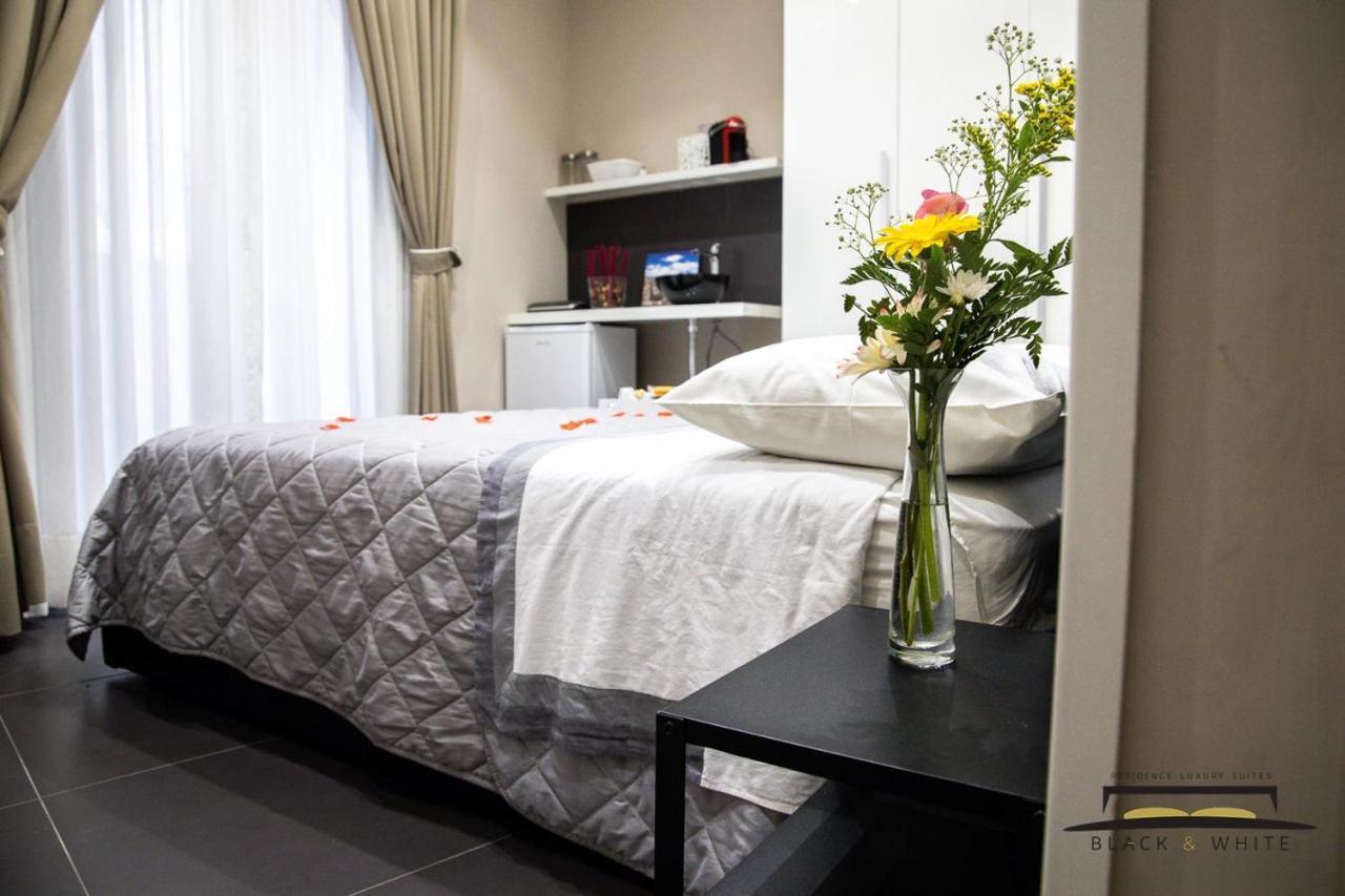 Residence Black & White Наполи Екстериор снимка