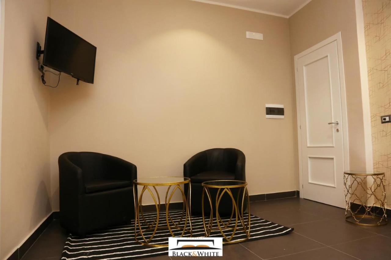 Residence Black & White Наполи Екстериор снимка