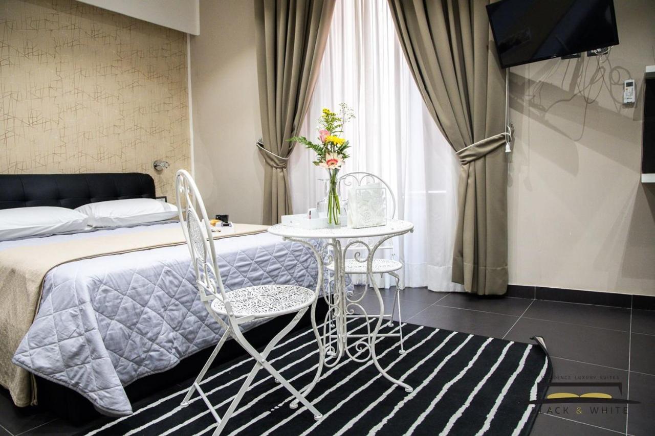 Residence Black & White Наполи Екстериор снимка