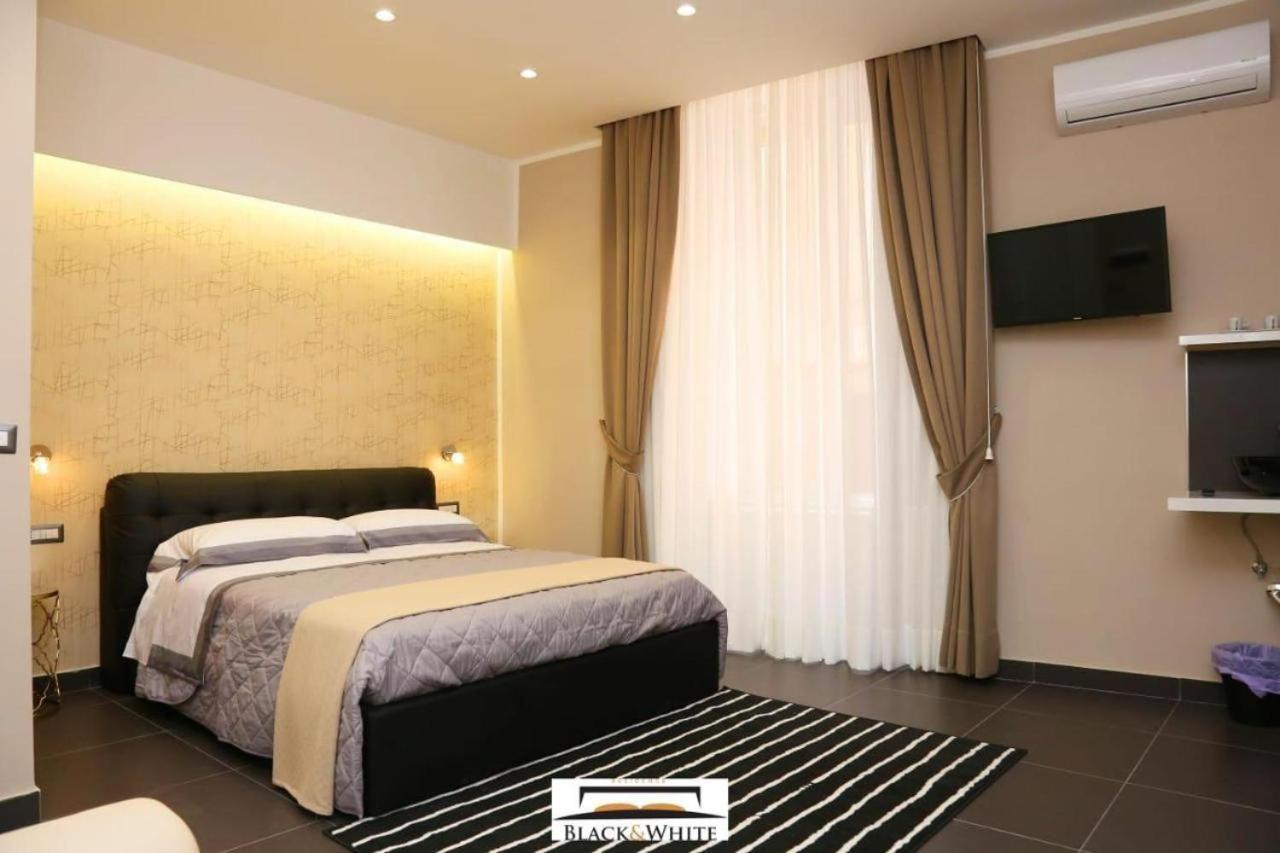 Residence Black & White Наполи Екстериор снимка