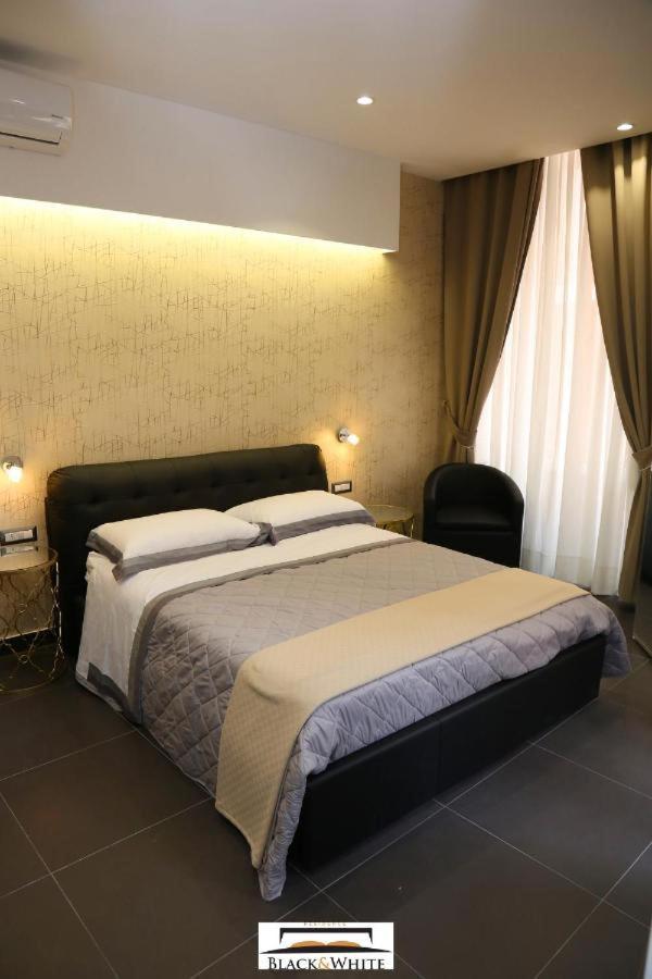 Residence Black & White Наполи Екстериор снимка