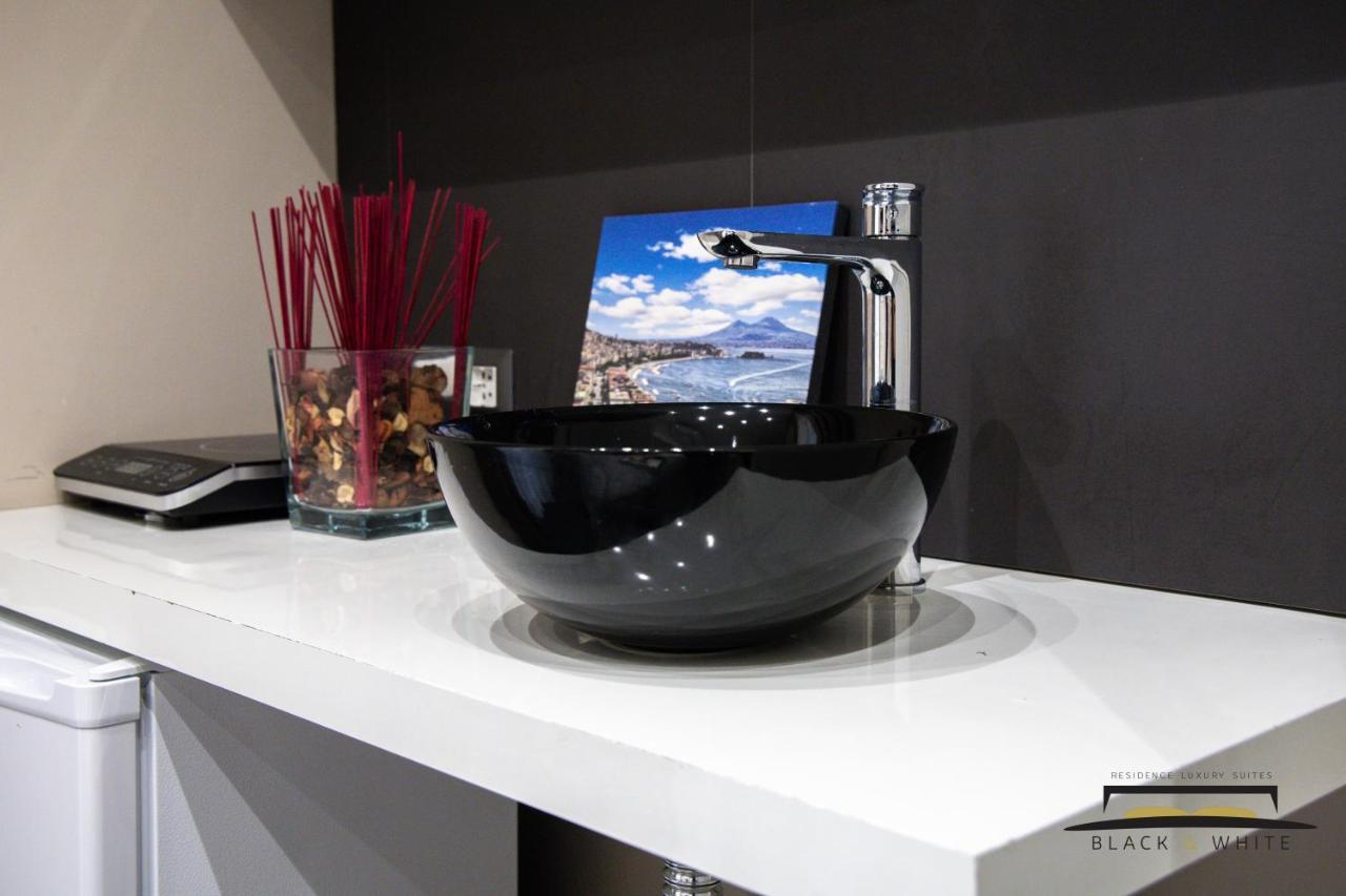 Residence Black & White Наполи Екстериор снимка