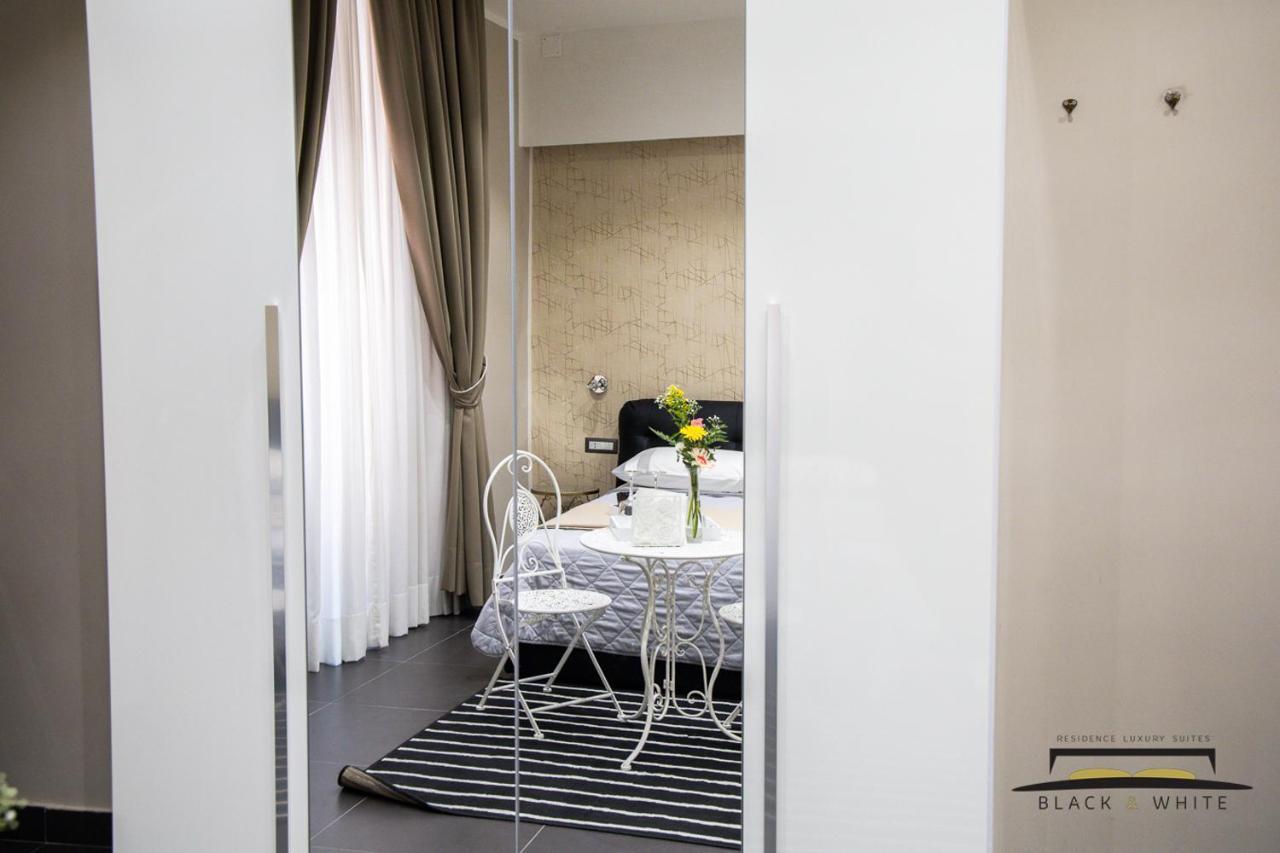 Residence Black & White Наполи Екстериор снимка