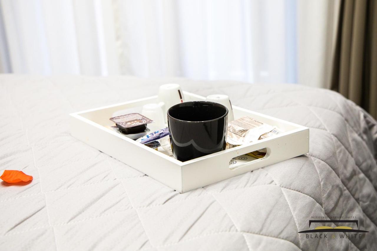Residence Black & White Наполи Екстериор снимка