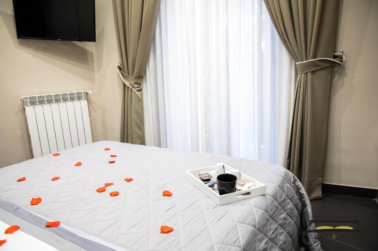 Residence Black & White Наполи Екстериор снимка