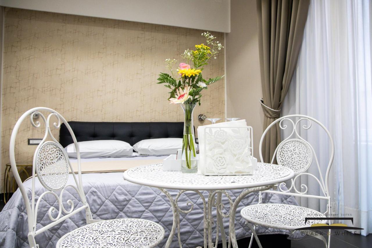 Residence Black & White Наполи Екстериор снимка