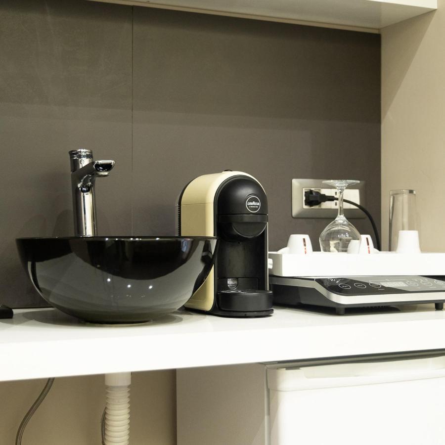 Residence Black & White Наполи Екстериор снимка