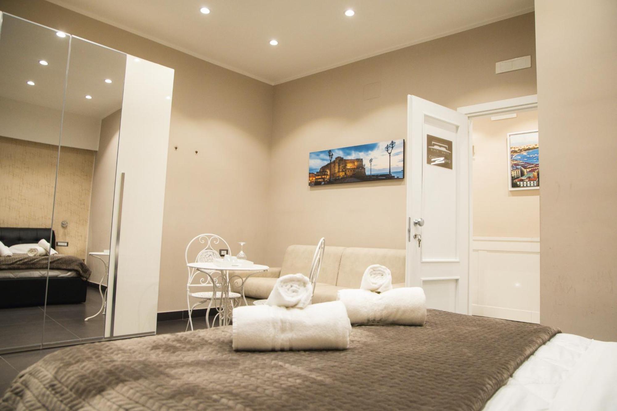 Residence Black & White Наполи Екстериор снимка