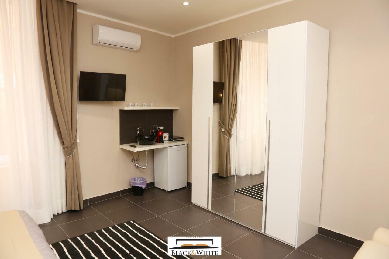 Residence Black & White Наполи Екстериор снимка